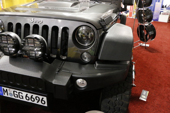 Jeep-bi-xenon-LED-headlights-03.JPG