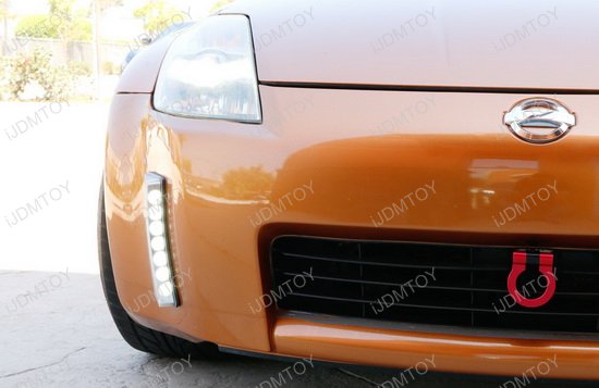 Does the Iphone hook up to the infiniti G35 at all