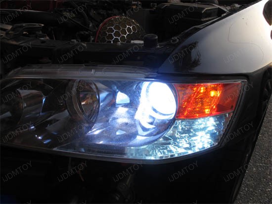 7440 Single-Filament Switchback LED bulbs